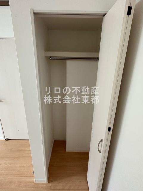 収納　ロングコート・ワンピースなどの収納も可能な縦長収納です！