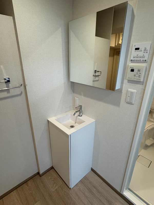 洗面設備　※他室参考写真