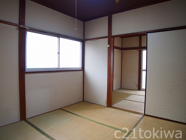 居室・リビング　同建物別部屋写真