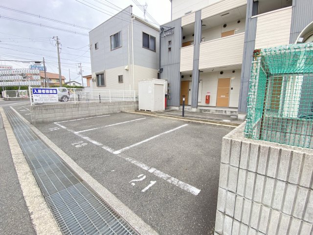 駐車場　駐車場に車を止められます