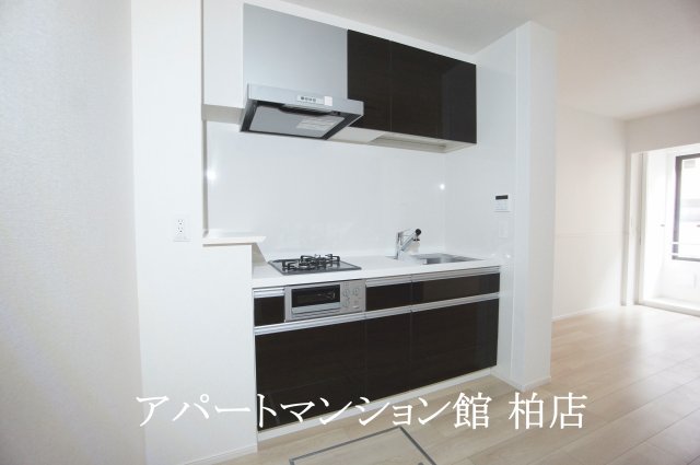 キッチン　同施工会社、同型タイプです