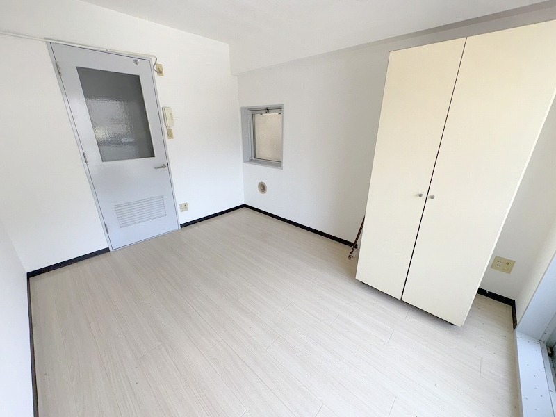 居室・リビング　☆白基調の清潔感のあるお部屋です☆