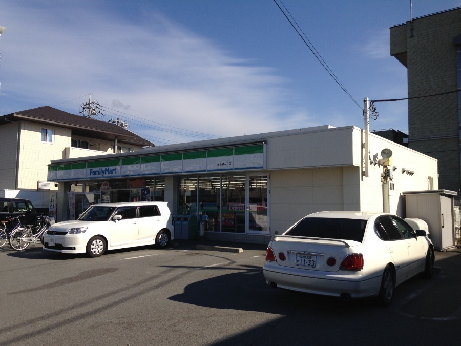 コンビニ　ファミリーマート甲府緑が丘店（コンビニ）まで132m