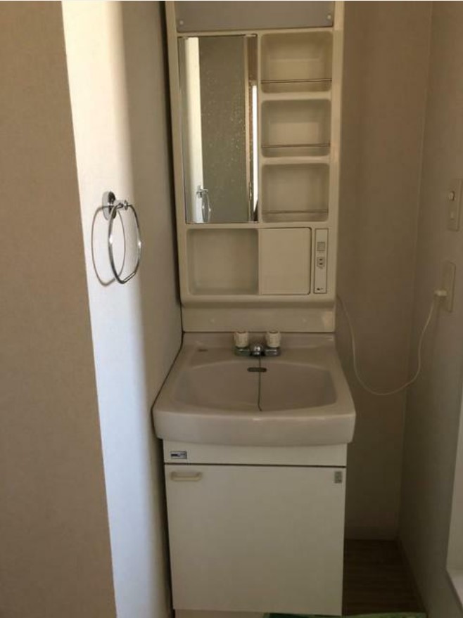 洗面設備　同物件の別部屋の写真です。