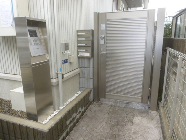 エントランス　オートロック付きエントランス