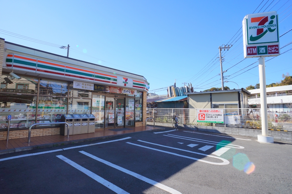 コンビニ　セブンイレブン 横浜日吉本町駅前店（コンビニ）まで312m
