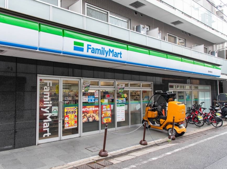 コンビニ　ファミリーマート西麻布霞町店（コンビニ）まで190m