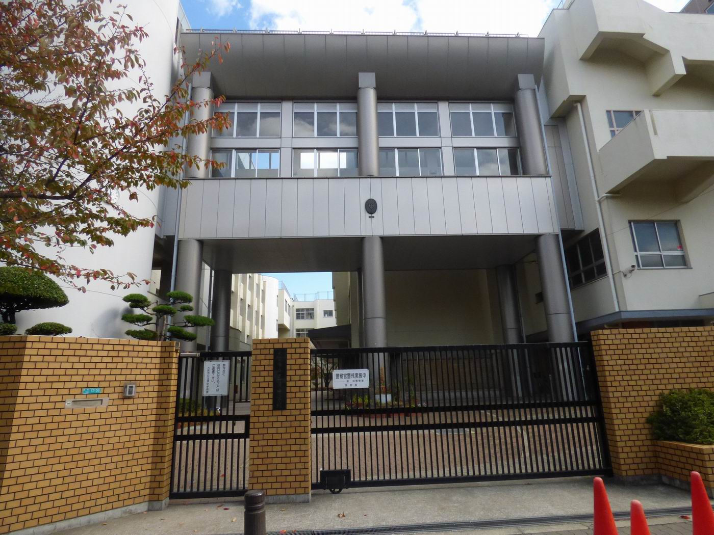 中学校　大阪市立玉津中学校（中学校）まで576m