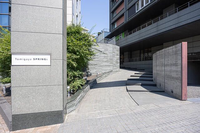 エントランス　落ち着いたエントランスです