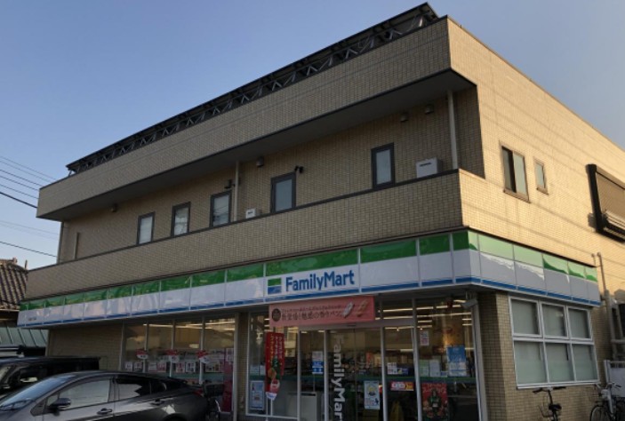 コンビニ　ファミリーマート 六浦四丁目店（コンビニ）まで330m