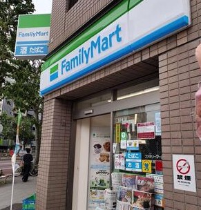 コンビニ　ファミリーマート築地本願寺前店（コンビニ）まで258m