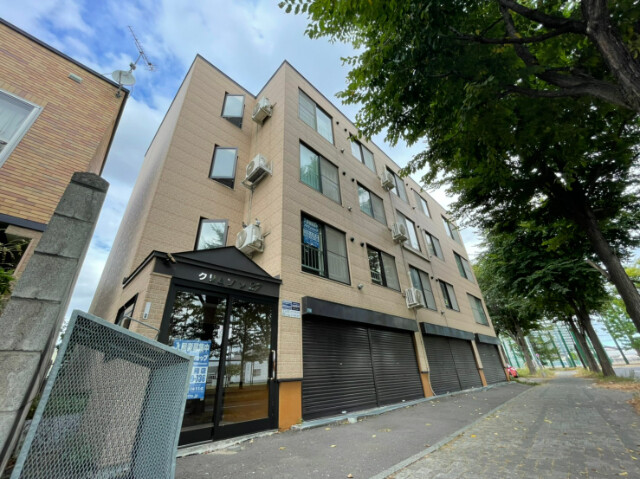 建物外観　札幌市北区北２７条西「クリムゾン２７」