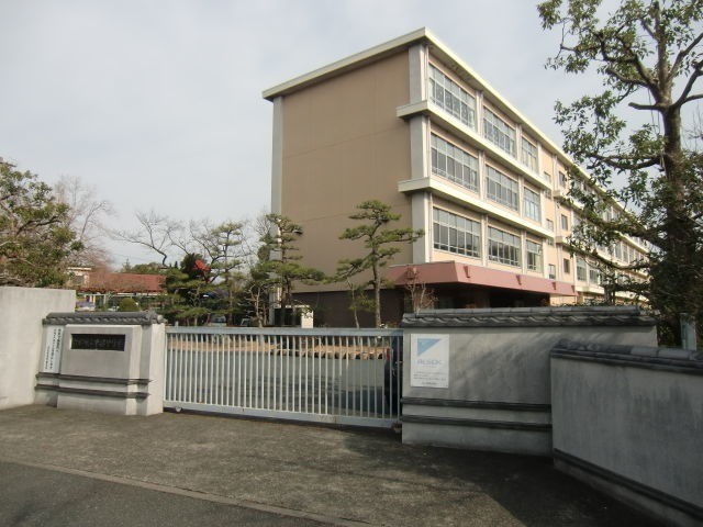 中学校　浜松市立中部中学校（中学校）まで519m