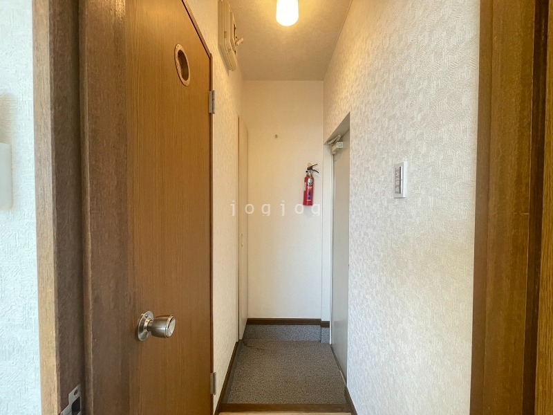 玄関　明るい開放的な玄関です。