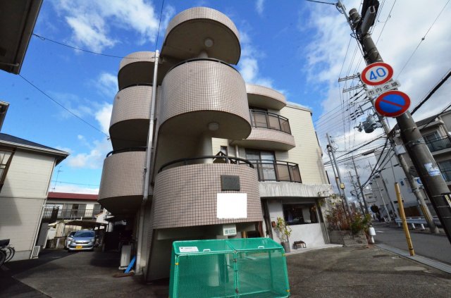 建物外観　モニター付きインターホンついてます♪