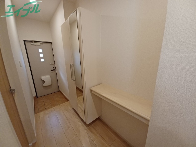 玄関　同型反転タイプ画像