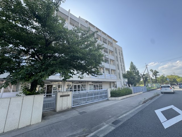 中学校　伊丹市立松崎中学校（中学校）まで961m