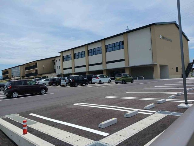 小学校　三豊市立豊中小学校（小学校）まで1300m