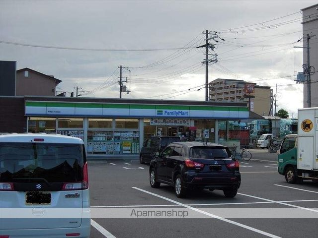 コンビニ　ファミリーマート（コンビニ）まで274m