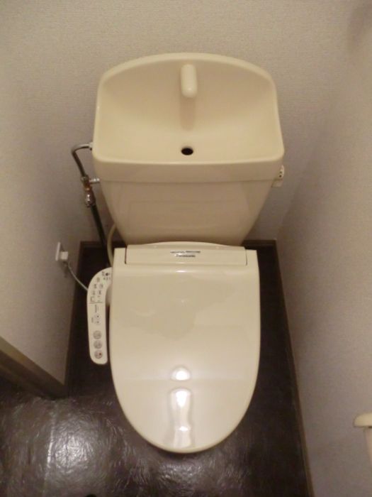 トイレ　嬉しい温水洗浄便座付き♪
