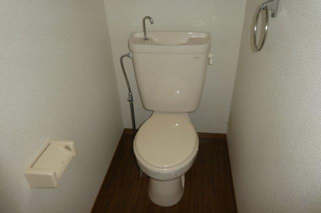 トイレ　ウォシュレット付きます