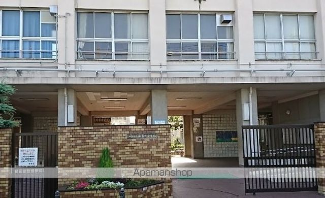 中学校　新生野中学校（中学校）まで636m