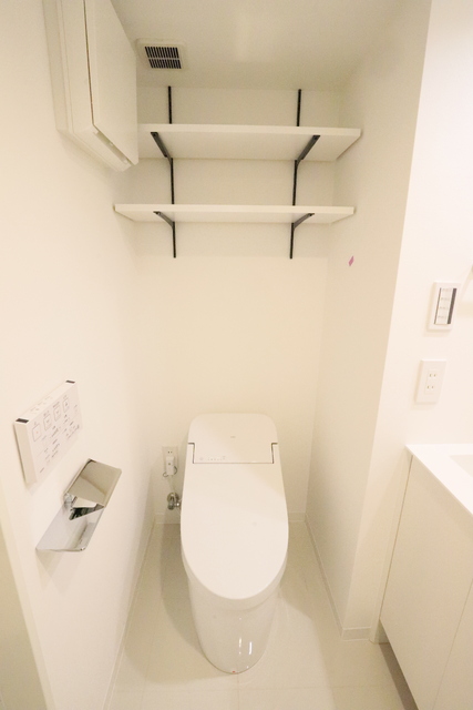 トイレ　◆収納棚のあるトイレスペース◆