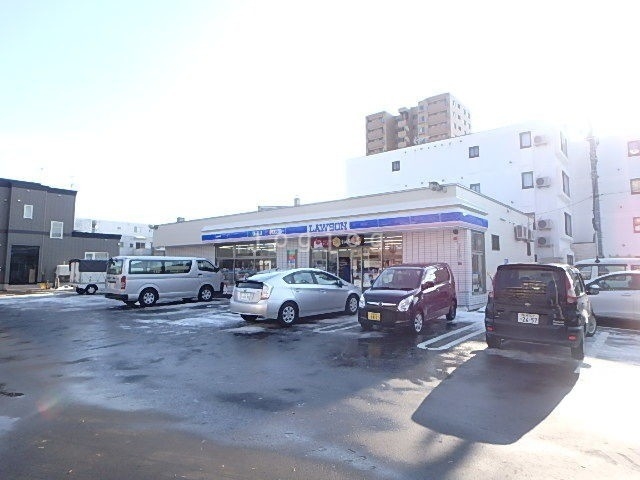 コンビニ　ローソン札幌北17東三丁目店（コンビニ）まで330m