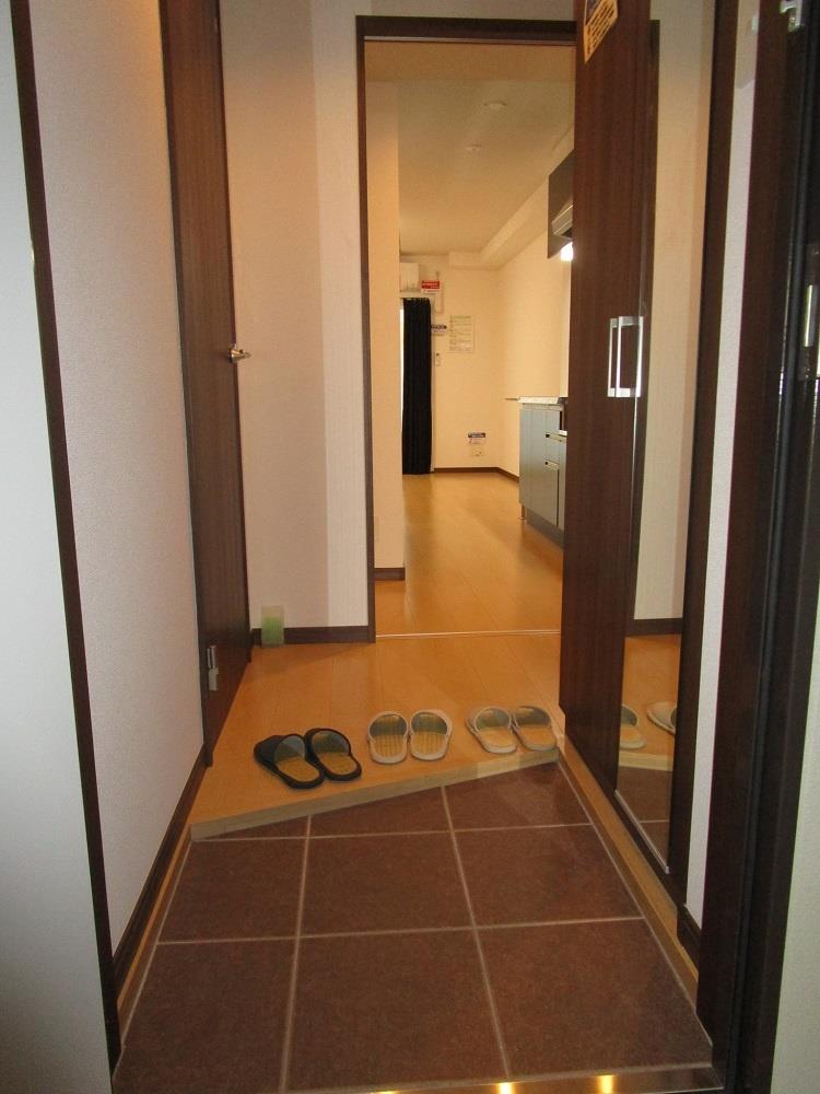 玄関　イメージ※既存類似物件の写真を使用