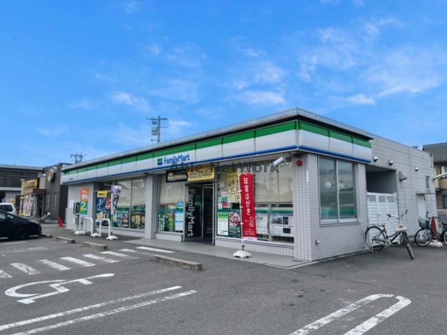 コンビニ　ファミリーマート岐阜北鶉店（コンビニ）まで655m