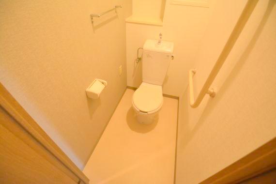 トイレ　清潔感のあるトイレは、誰もがリラックスできる空間です。
