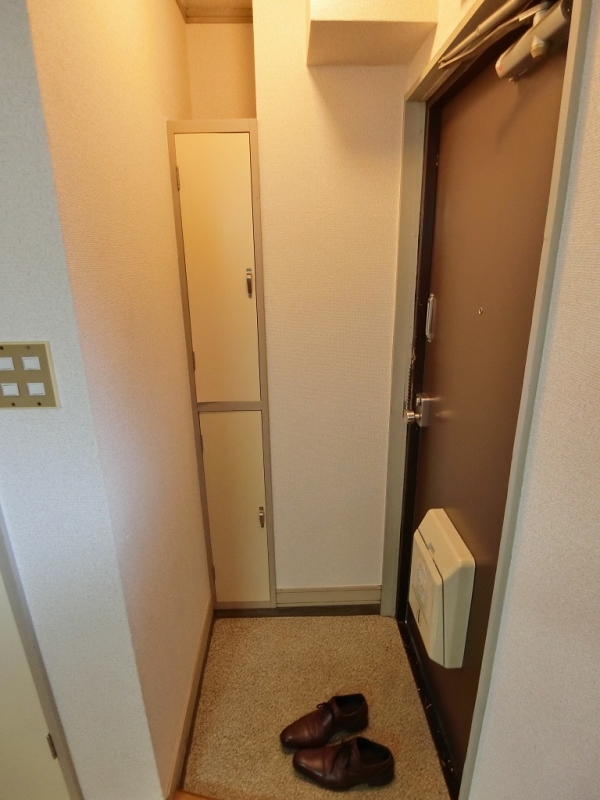 玄関　※他の号室の写真になります