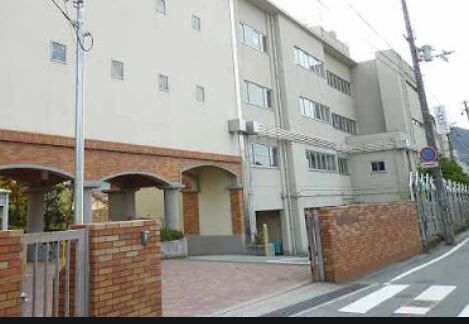 小学校　宝塚市立宝塚小学校（小学校）まで298m