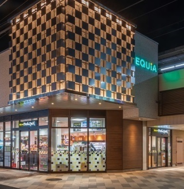ショッピングセンター　EQUiA曳舟（スーパー・ドラッグストアも入ってます）（ショッピングセンター）まで390m