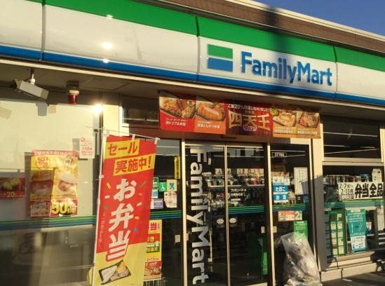 コンビニ　ファミリーマート尼崎常松店（コンビニ）まで4050m