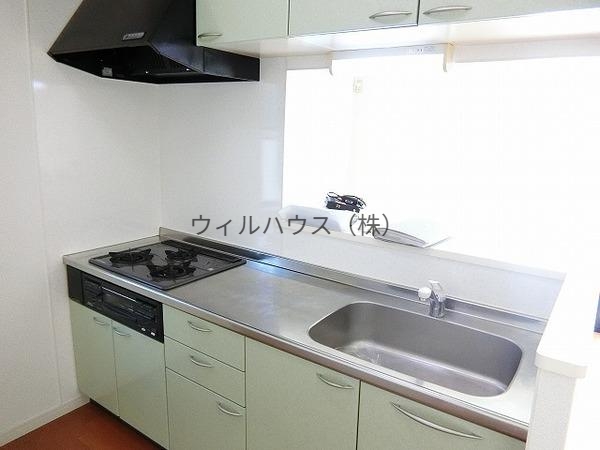 キッチン　３口コンロ付きシステムキッチン！