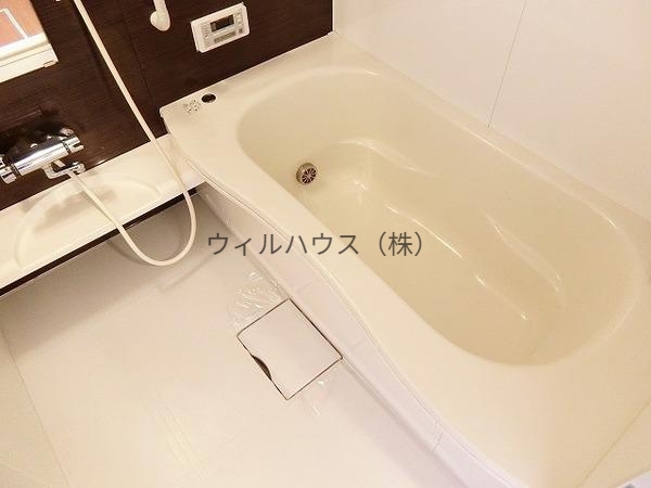 バス・シャワールーム　浴室乾燥機、追い焚き機能付きバス！