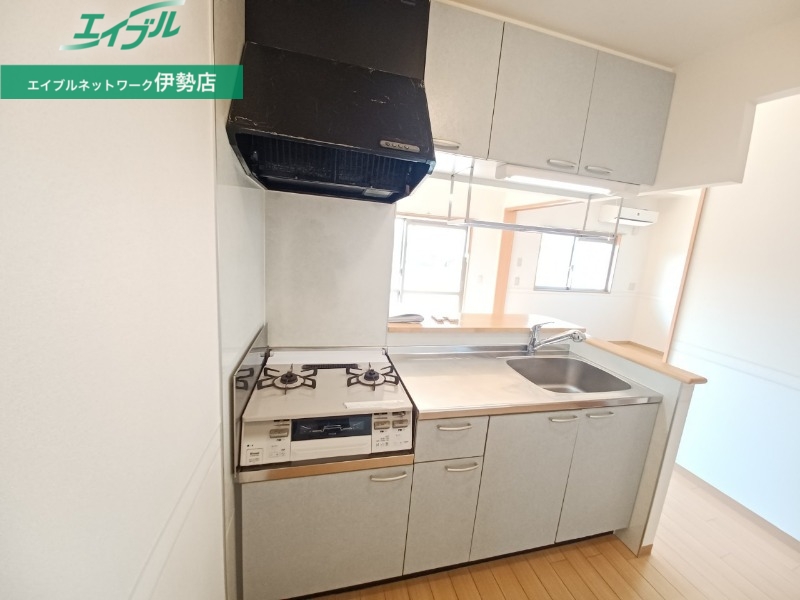 キッチン　別部屋参考写真です