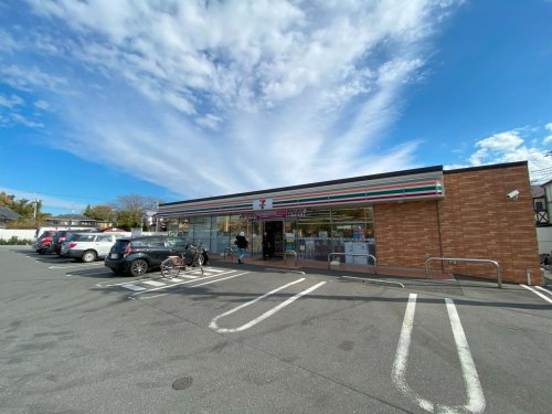 コンビニ　セブンイレブン 松戸八ケ崎8丁目店（コンビニ）まで438m