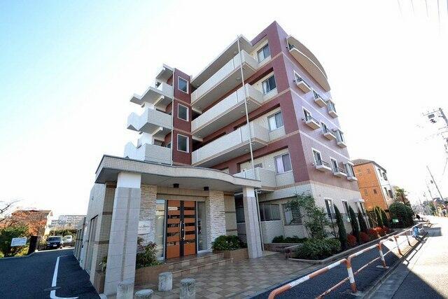 建物外観　おしゃれな外観オートロック付き