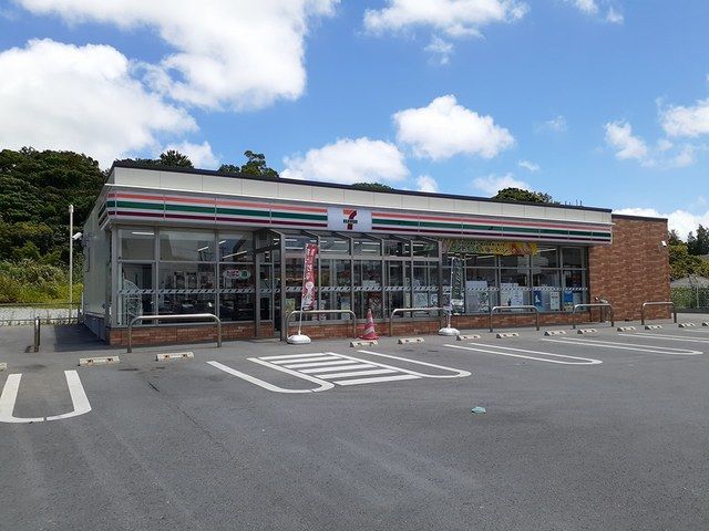 コンビニ　セブンイレブン名護宇茂佐店（コンビニ）まで111m