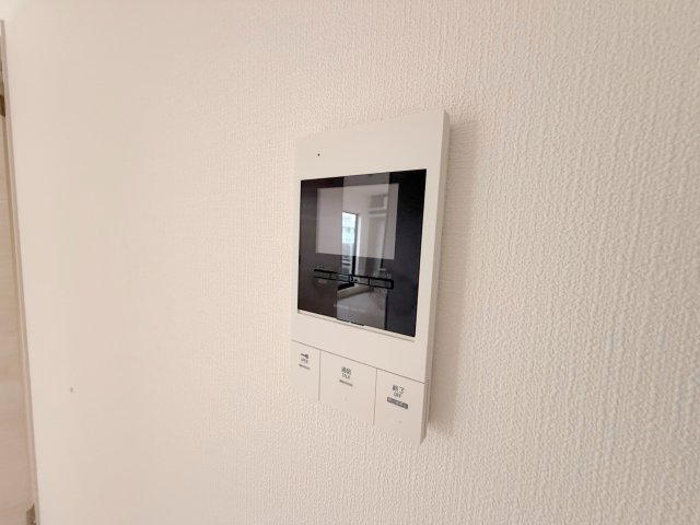 セキュリティ　TVモニターホンで来客が誰か確認してから開けて下さいね