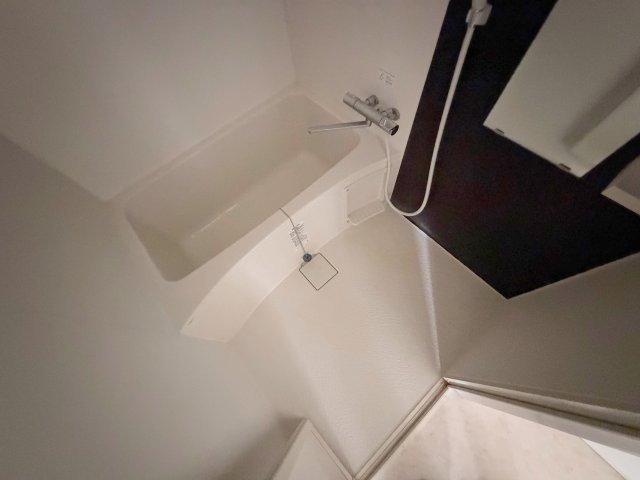 バス・シャワールーム　広めのお風呂は一日の疲れを癒してくれます。