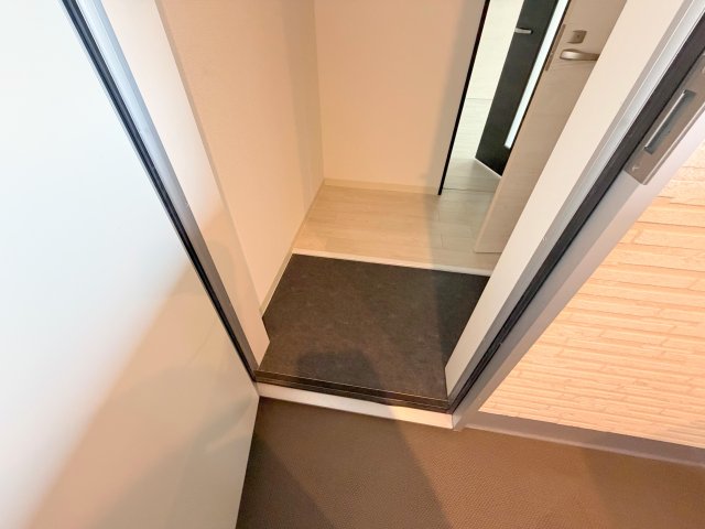 玄関　落ち着いたおしゃれな玄関です。