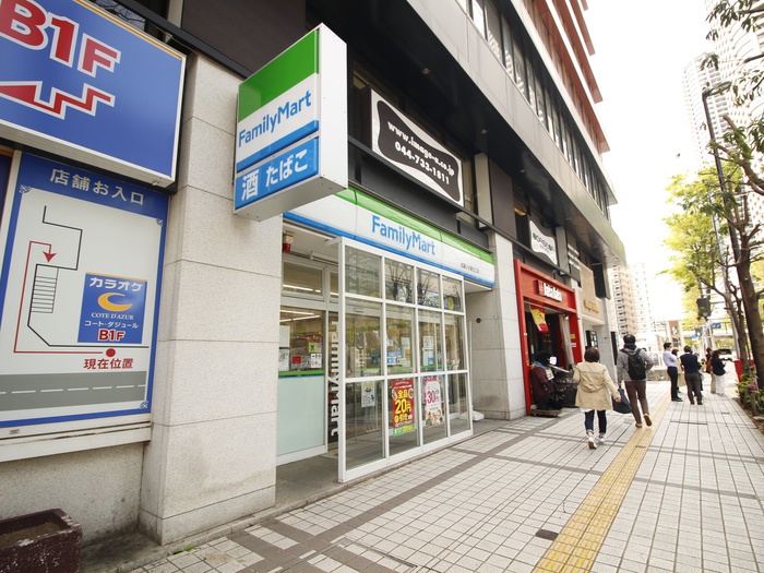 コンビニ　ファミリーマート（コンビニ）まで470m