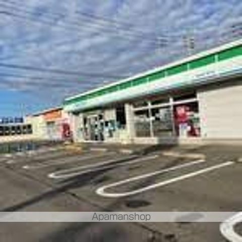 コンビニ　ファミリーマート宇多津浜八番丁店（コンビニ）まで600m