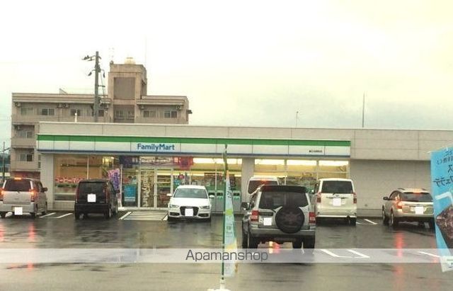 コンビニ　ファミリーマート（コンビニ）まで450m