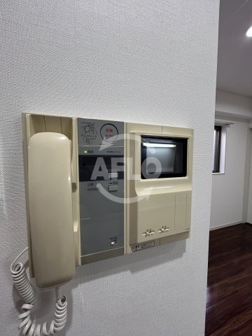 セキュリティ　BRAVI新大阪　モニター付きインターホン
