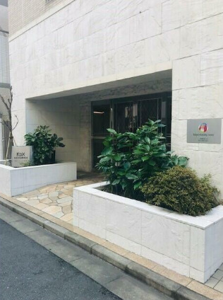 エントランス　落ち着いたエントランスです