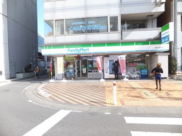 コンビニ　ファミリーマート（コンビニ）まで100m